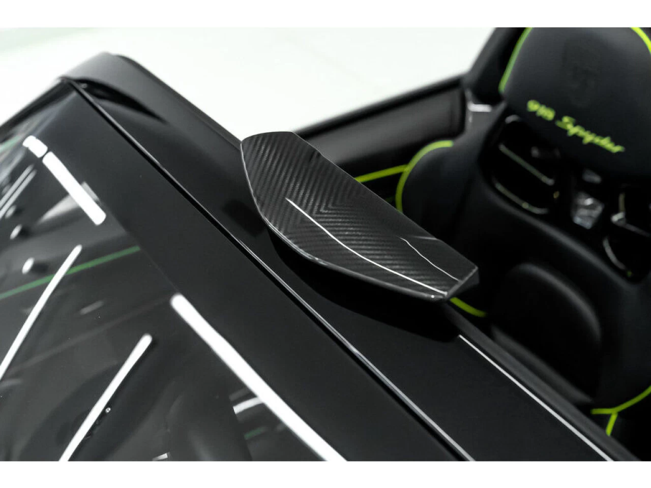 2015 Porsche 918 Spyder 2dr Roadster https://demo.n3rd.ca/resize/b990ff35b810a3abc0cc817b2ca24889-1