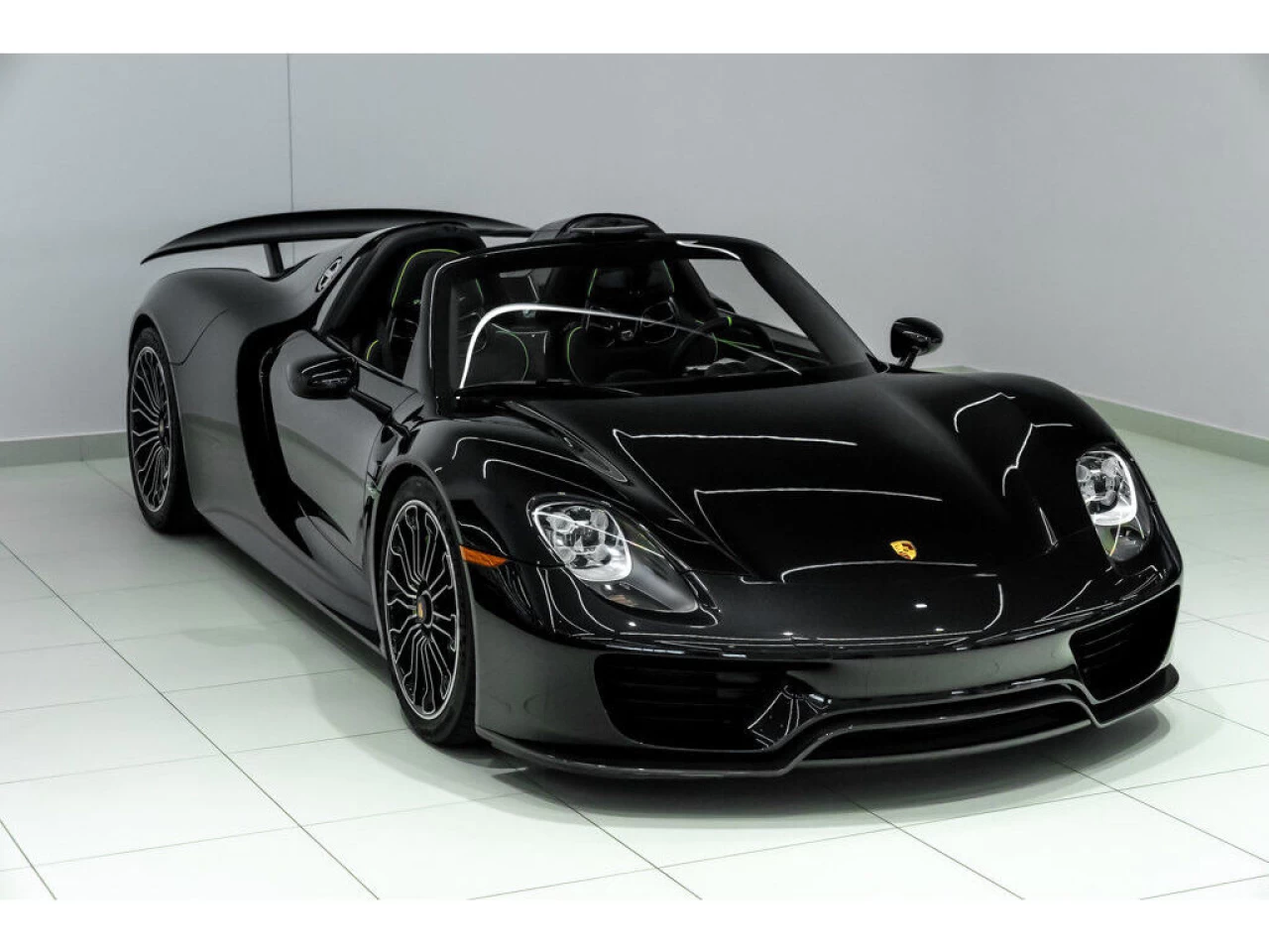 2015 Porsche 918 Spyder 2dr Roadster https://demo.n3rd.ca/resize/b990ff35b810a3abc0cc817b2ca24889-1