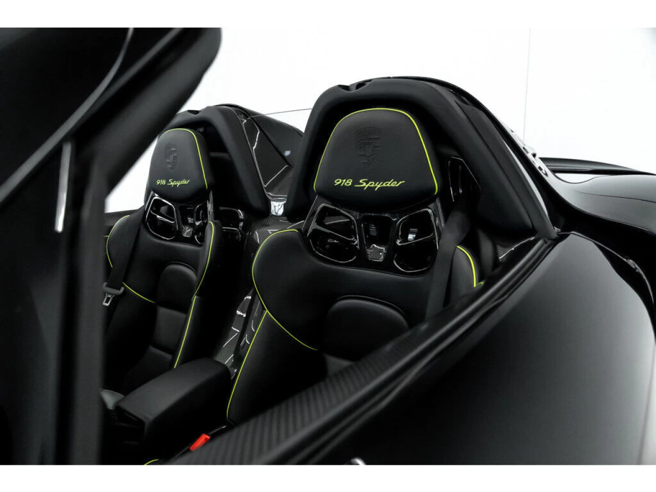 2015 Porsche 918 Spyder 2dr Roadster https://demo.n3rd.ca/resize/b990ff35b810a3abc0cc817b2ca24889-1