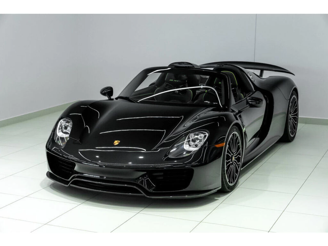 2015 Porsche 918 Spyder 2dr Roadster https://demo.n3rd.ca/resize/b990ff35b810a3abc0cc817b2ca24889-1