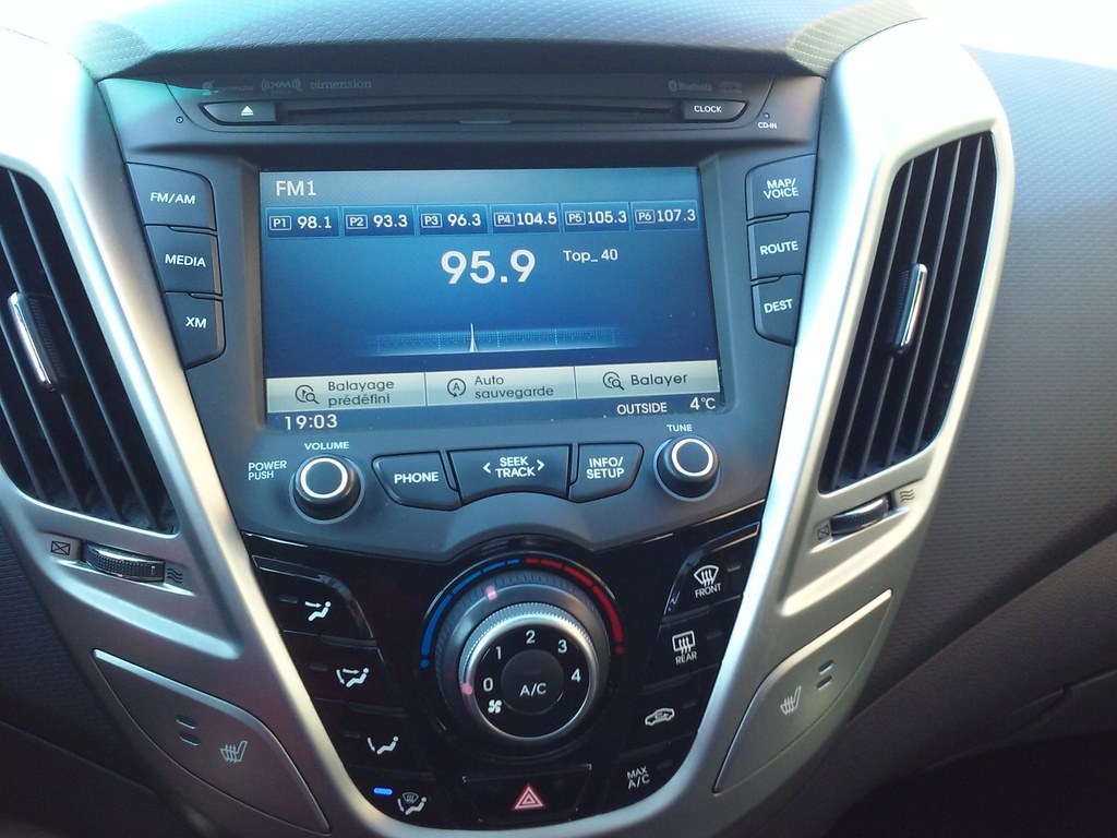 2013 Hyundai Veloster w/Tech Main Image