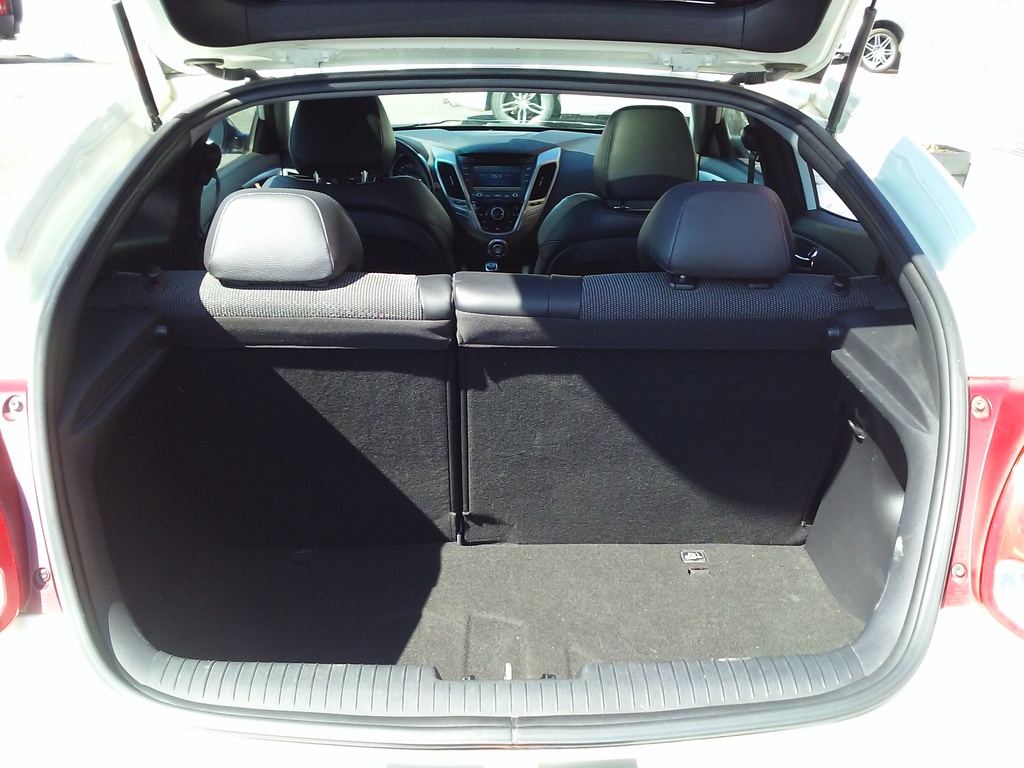 2013 Hyundai Veloster w/Tech Main Image