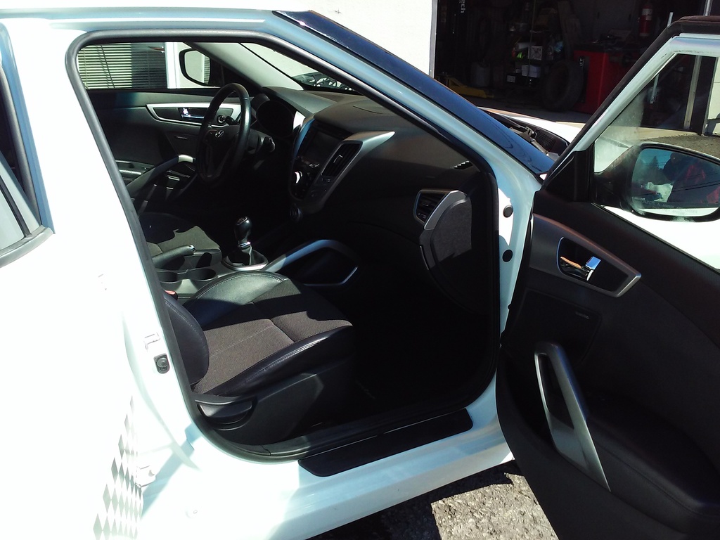 2013 Hyundai Veloster w/Tech Main Image